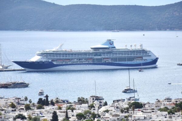Bodrum’a dev kruvaziyer yanaştı… 1722 ...