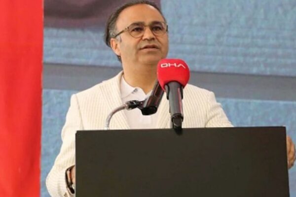 İl Müdürü Yahşi öğrenciyle anısını anlattı: Bu top...