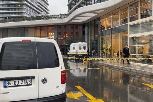 Siteye bırakılan kargo paketi patladı: 2 yaralı