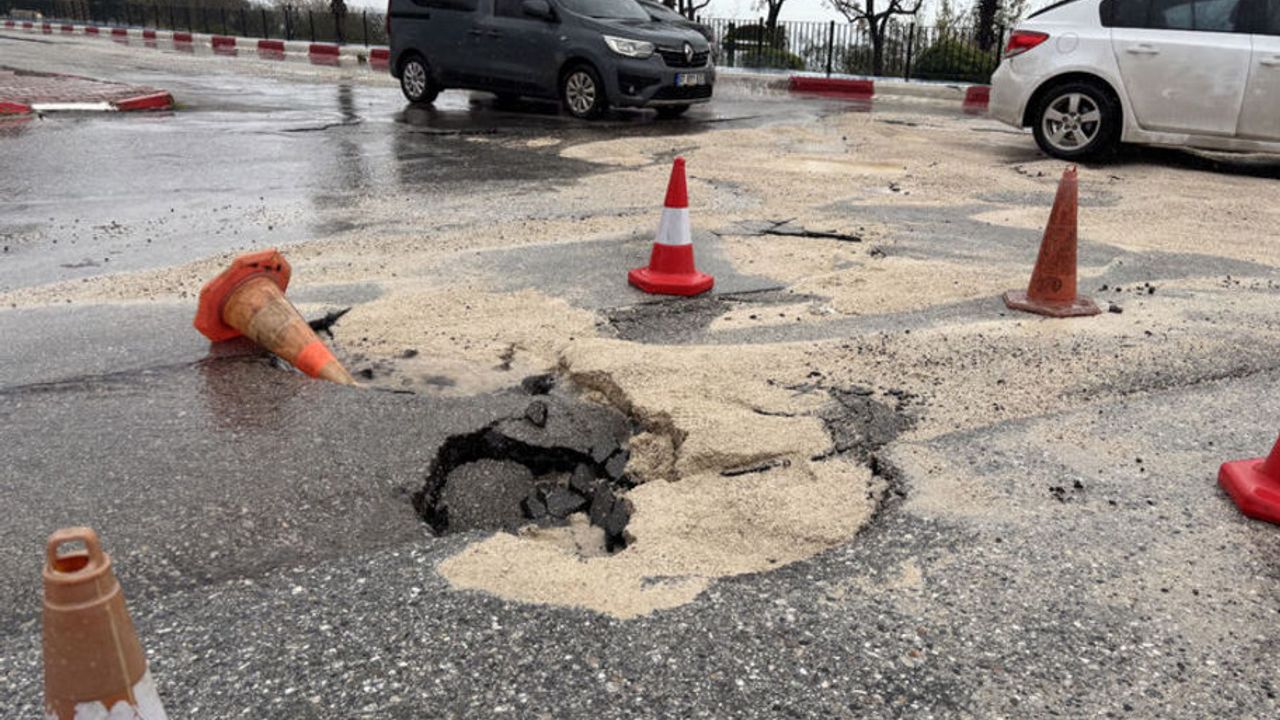 190 kilogram yağış düştü, yol çöktü!