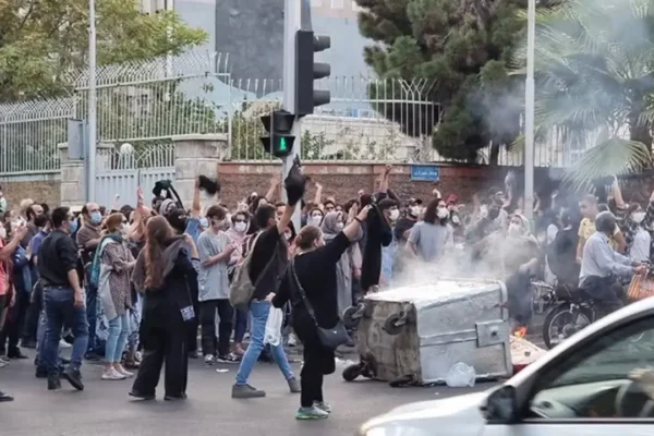 İran’da protestolar şiddetlendi: Silahlı gruplarda... İran’da protestolar şiddetlendi: Silahlı gruplarda...