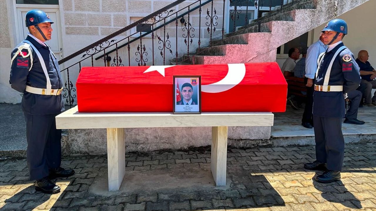 Feci kazada bir aile yok olmuştu… Uzman çavuş, son yolculuğuna uğurlandı