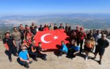 Spil Dağı zirvesindeki Türk bayrağı 15 Temmuz dola... Spil Dağı zirvesindeki Türk bayrağı 15 Temmuz dola...