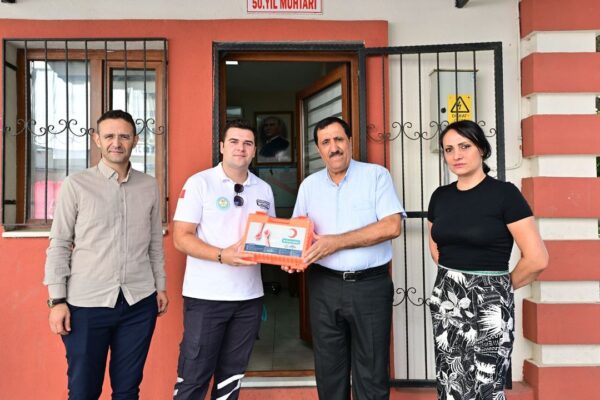 Manisa’da 1089 muhtara ilk yardım çantası dağıtıld...